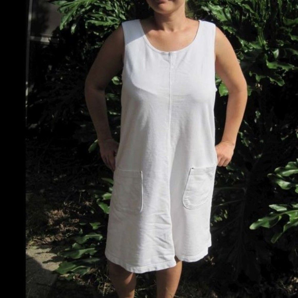 SJB Sport M Spacious Roomy White Dress Front Pockets Sleeveless Tennis Workout